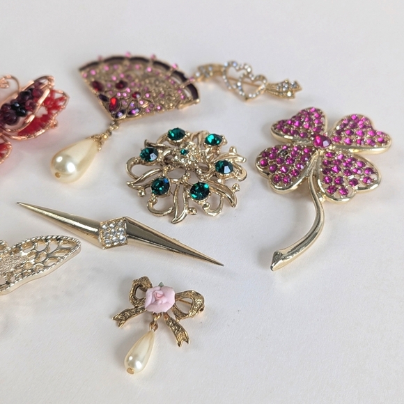 8pc Vintage Brooch Collection - Sarah Coventry, JJ Jonette & Unsigned Pieces - Picture 4 of 17